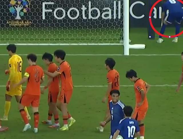 kaiyun.com-细节做到了极致！日本队主罚点球前：疑似偷看李昊点球笔记